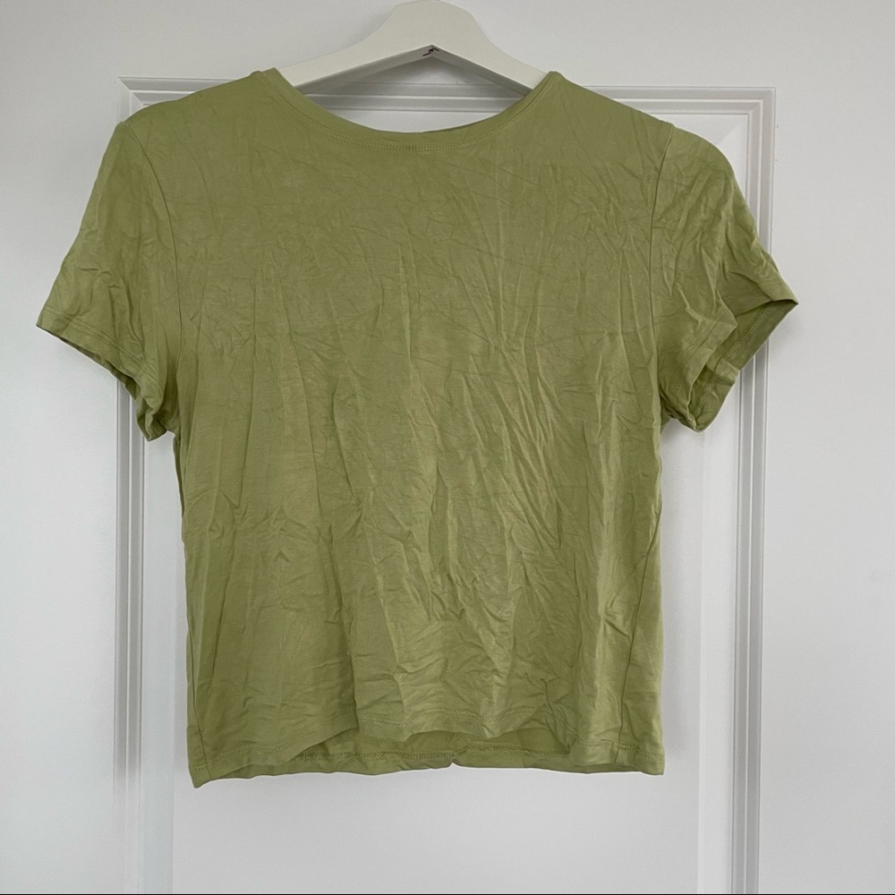 ARITZIA - BNWOT crew neck t-shirt in pistachio green